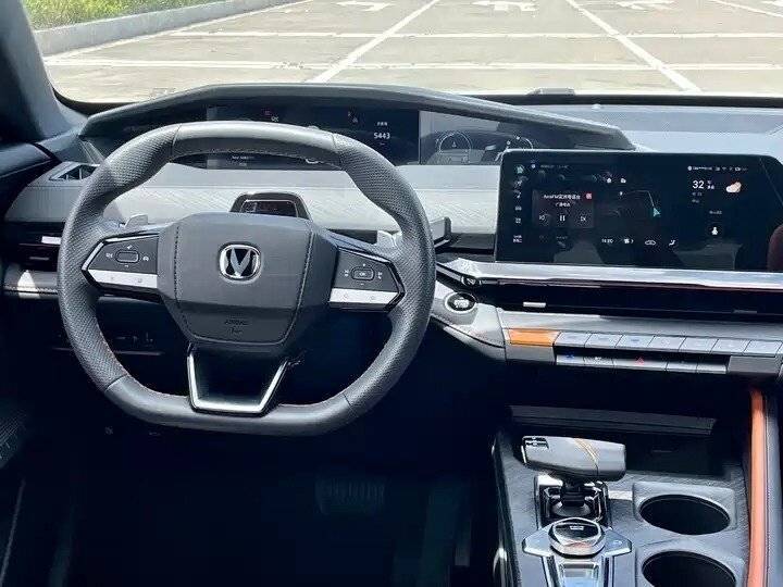 Changan UNI-V с пробегом — 2022 год. Фото: #7