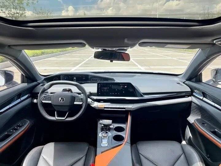 Changan UNI-V с пробегом — 2022 год. Фото: #8