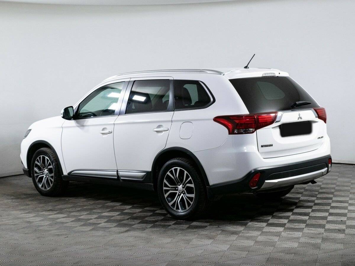Mitsubishi Outlander с пробегом — 2016 год. Фото: #6