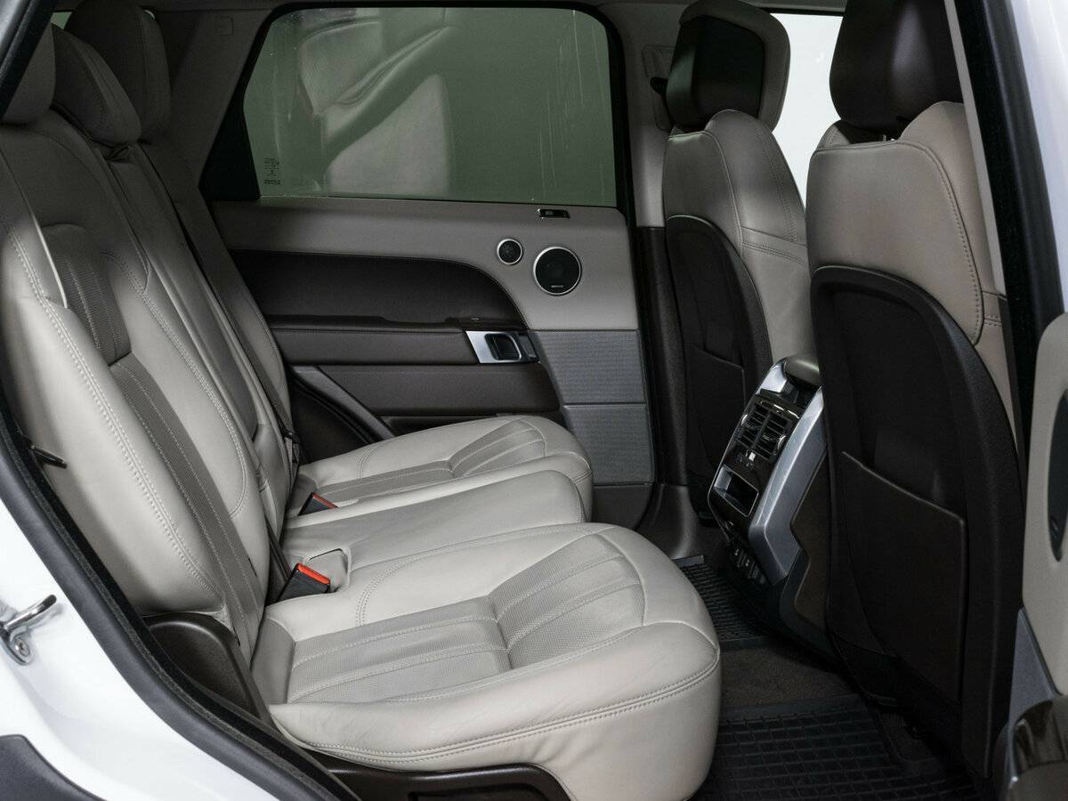 Land Rover Range Rover Sport с пробегом — 2018 год. Фото: #9