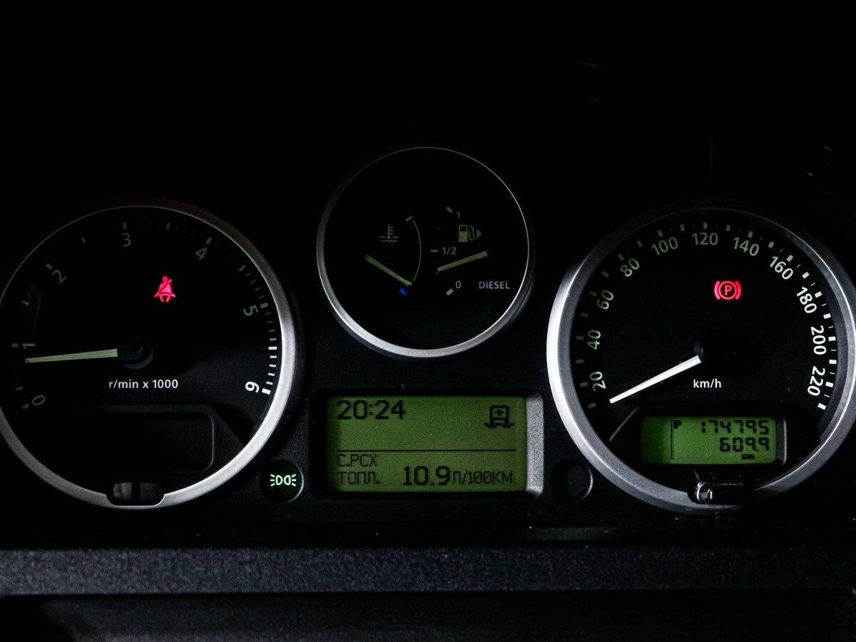 Land Rover Discovery с пробегом — 2009 год. Фото: #10