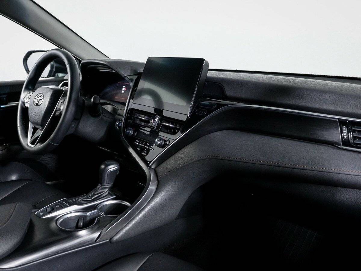 Toyota Camry с пробегом — 2023 год. Фото: #8