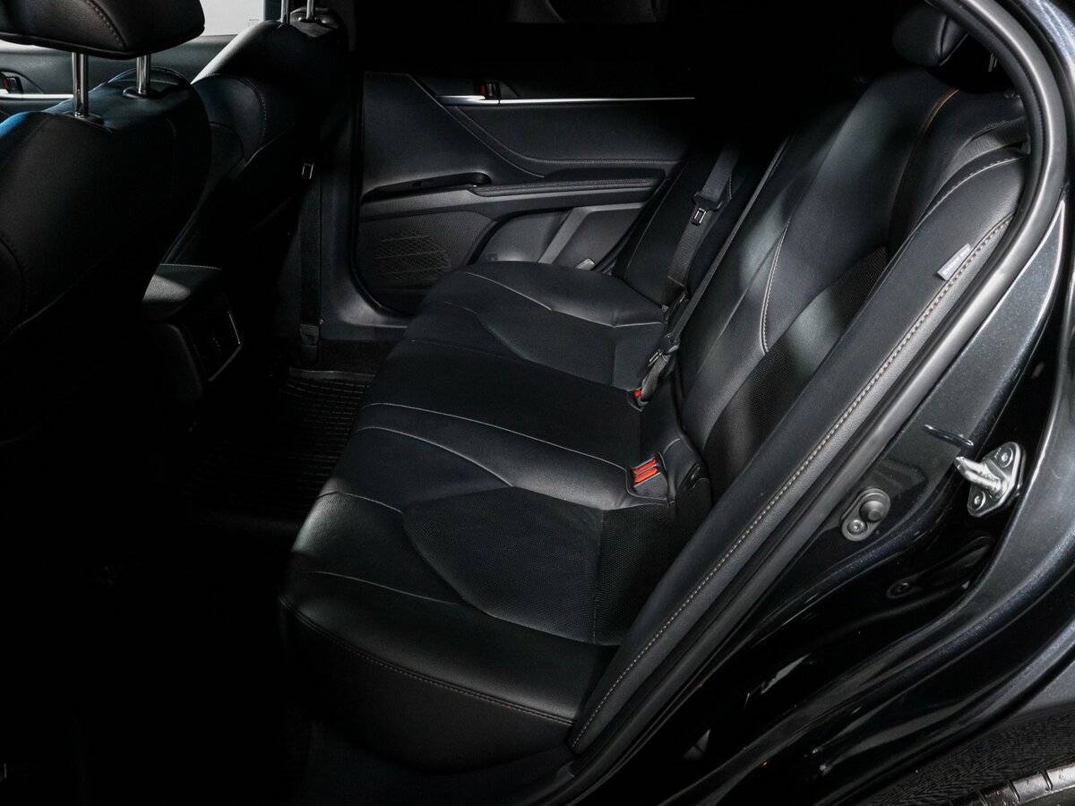 Toyota Camry с пробегом — 2023 год. Фото: #9