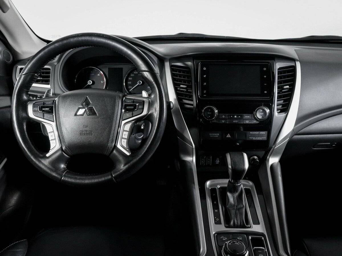 Mitsubishi Pajero Sport с пробегом — 2020 год. Фото: #9