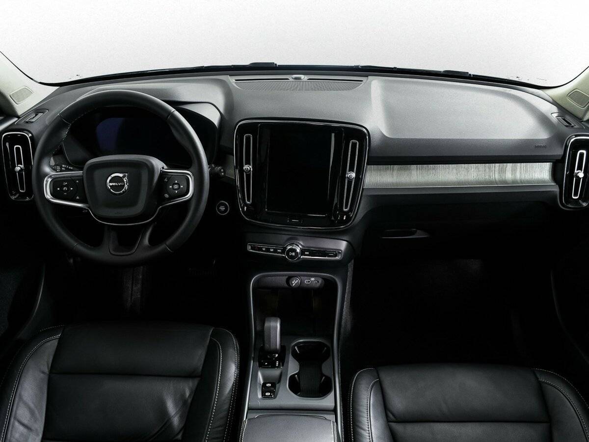 Volvo XC40 с пробегом — 2023 год. Фото: #10