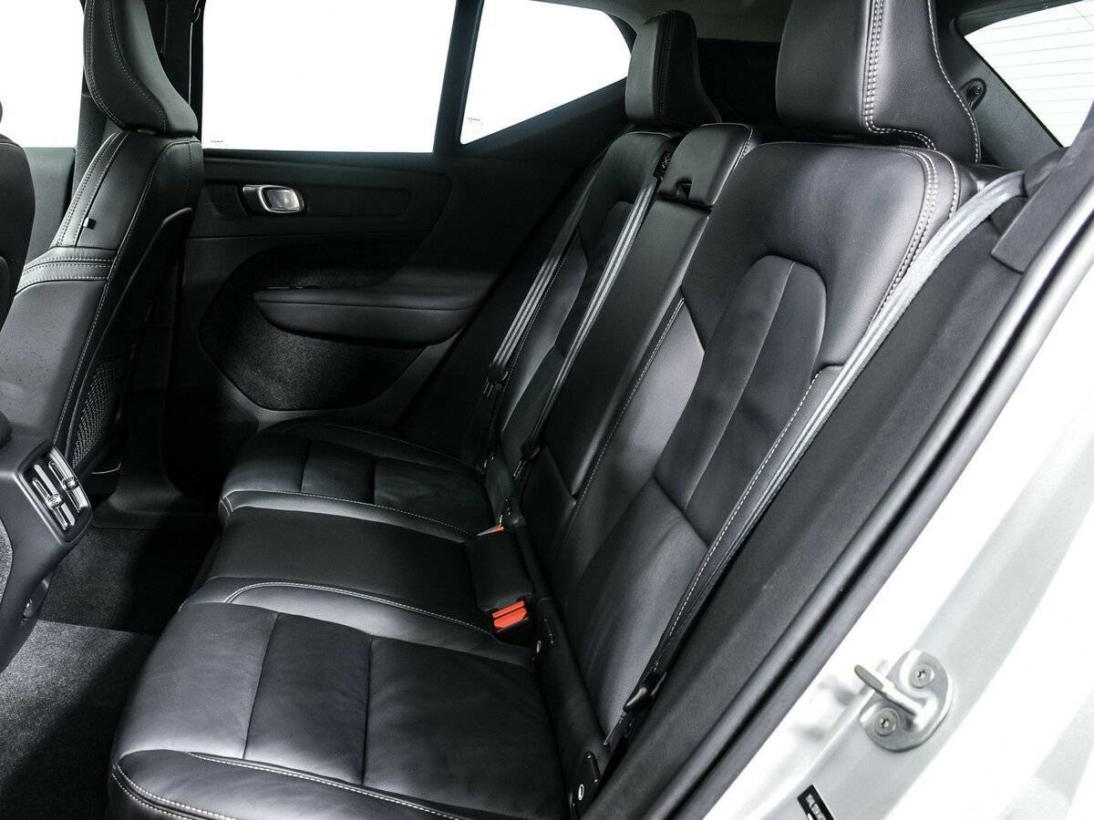 Volvo XC40 с пробегом — 2023 год. Фото: #12