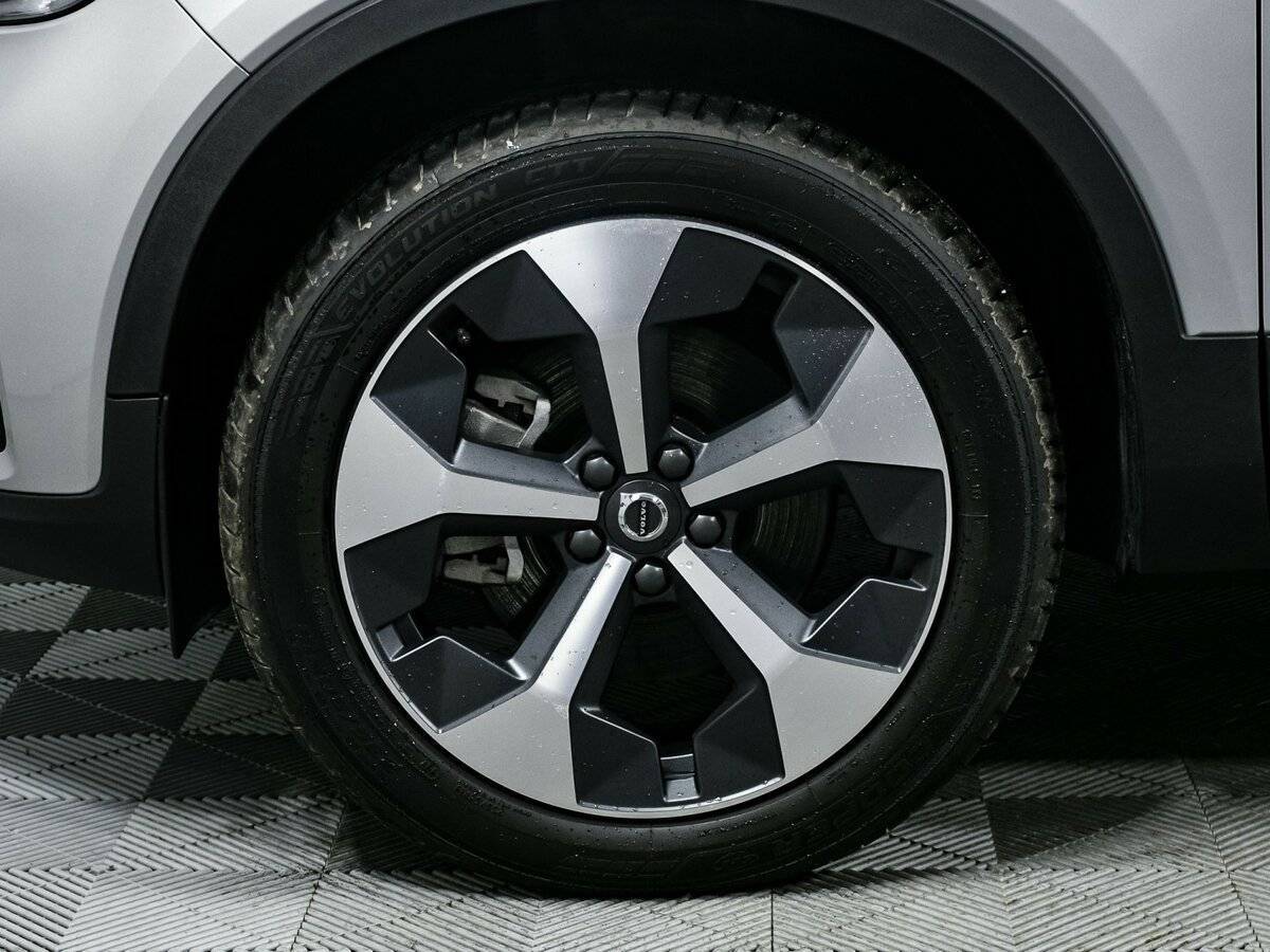 Volvo XC40 с пробегом — 2023 год. Фото: #13