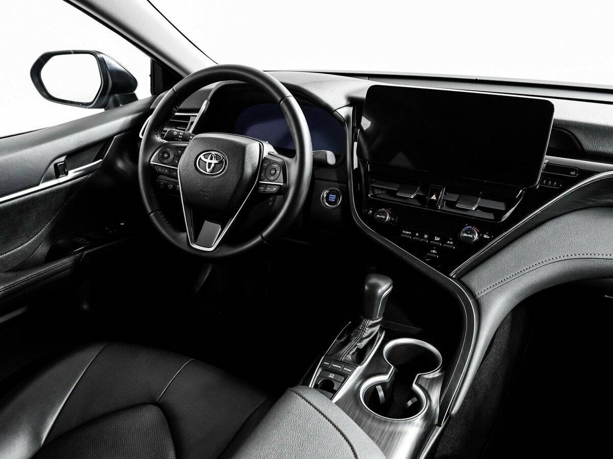 Toyota Camry с пробегом — 2023 год. Фото: #8