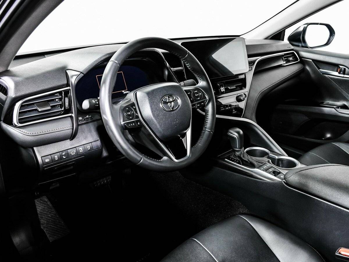 Toyota Camry с пробегом — 2023 год. Фото: #12