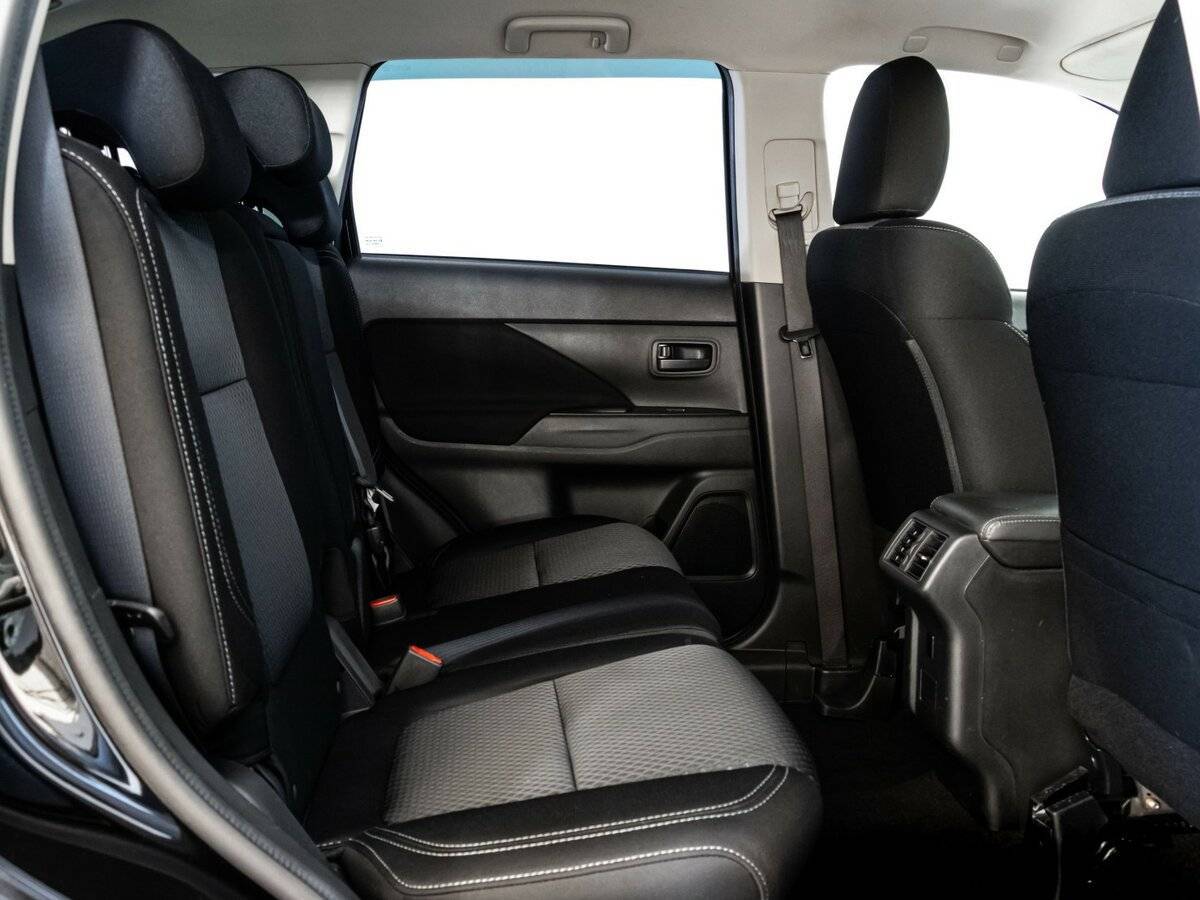 Mitsubishi Outlander с пробегом — 2020 год. Фото: #16