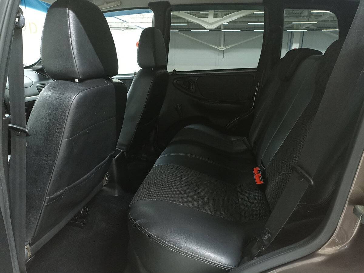 Chevrolet Niva с пробегом — 2013 год. Фото: #11