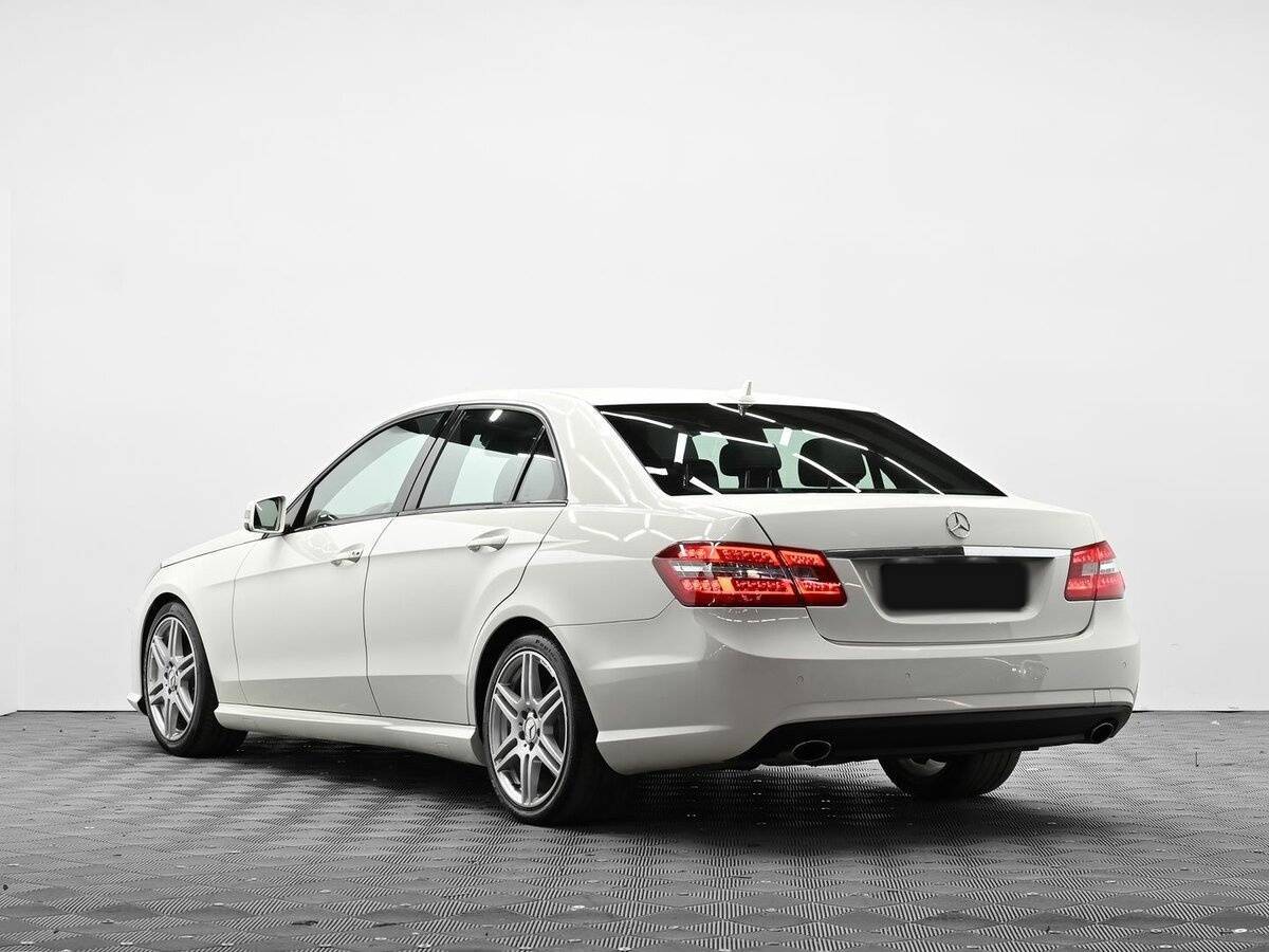 Mercedes-Benz E-Класс с пробегом — 2011 год. Фото: #2