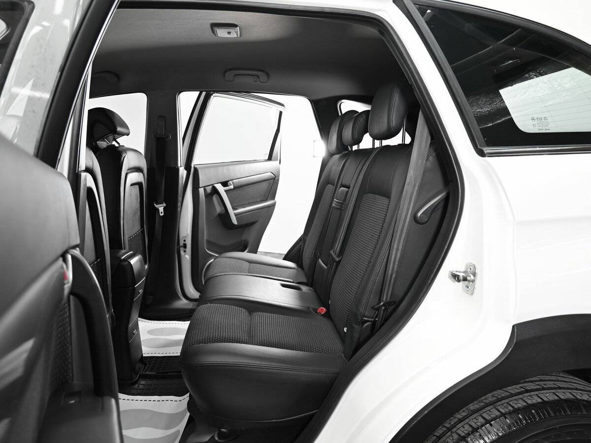 Chevrolet Captiva с пробегом — 2011 год. Фото: #10