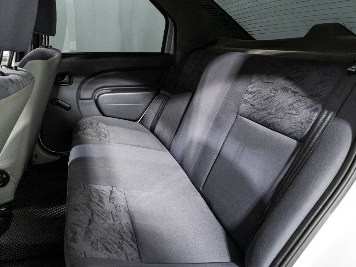 Renault Logan с пробегом — 2006 год. Фото: #9