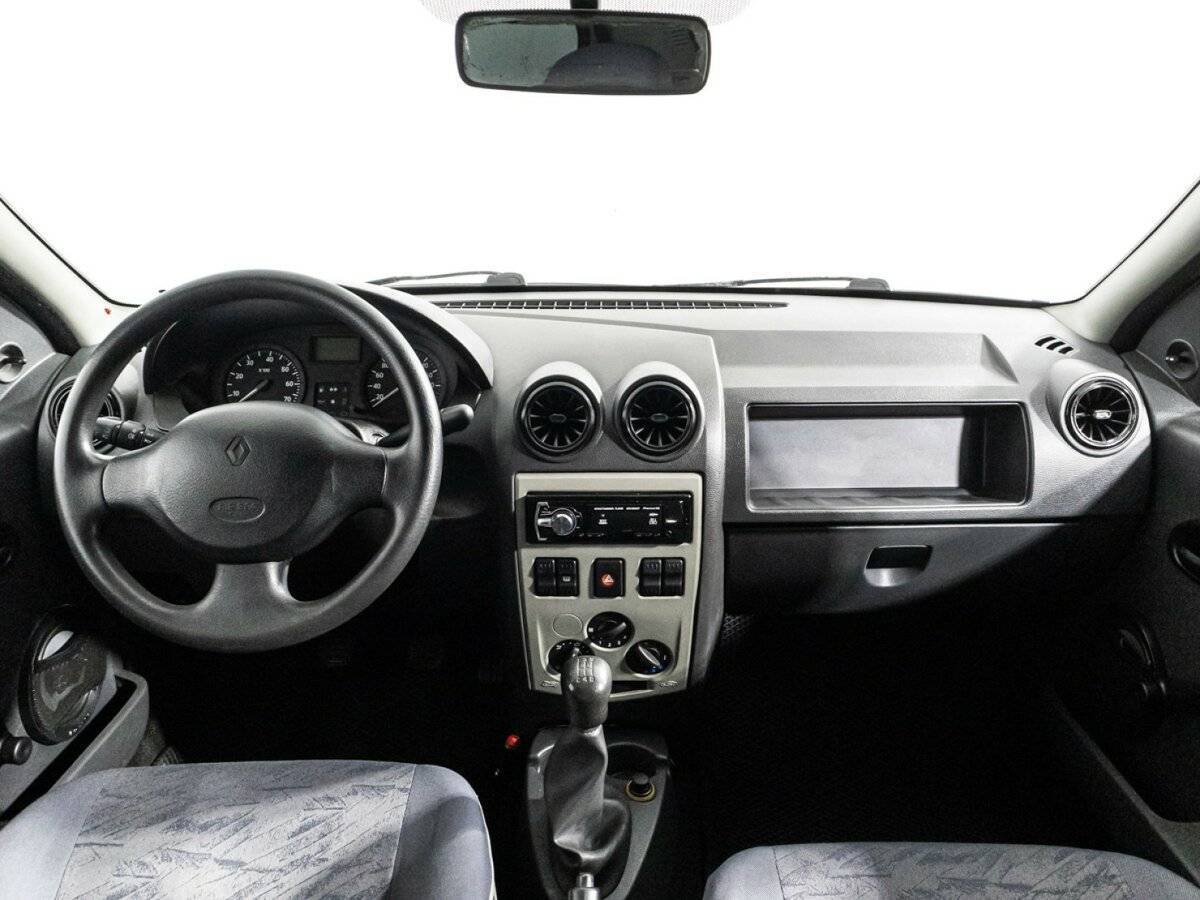 Renault Logan с пробегом — 2006 год. Фото: #12