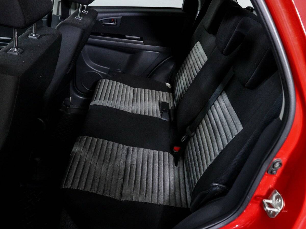Suzuki SX4 с пробегом — 2010 год. Фото: #9