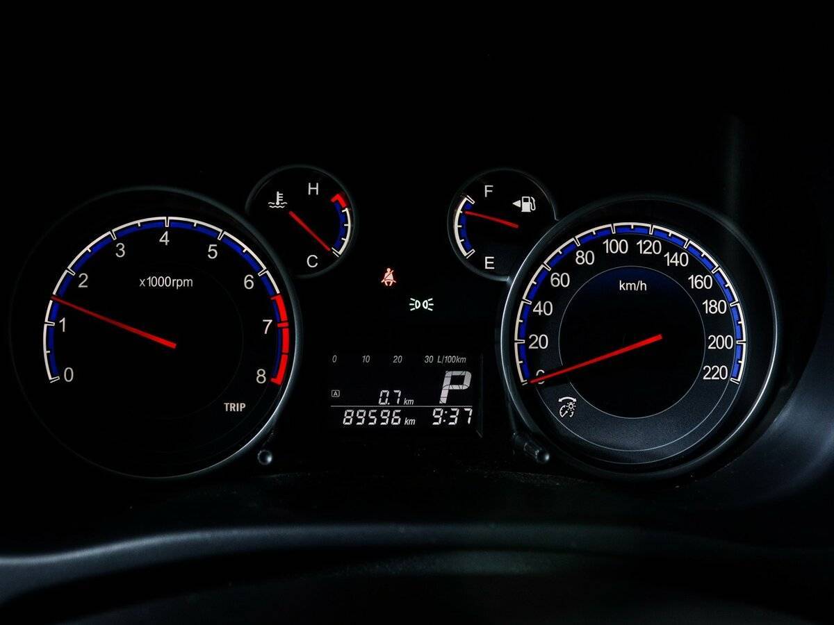 Suzuki SX4 с пробегом — 2010 год. Фото: #10