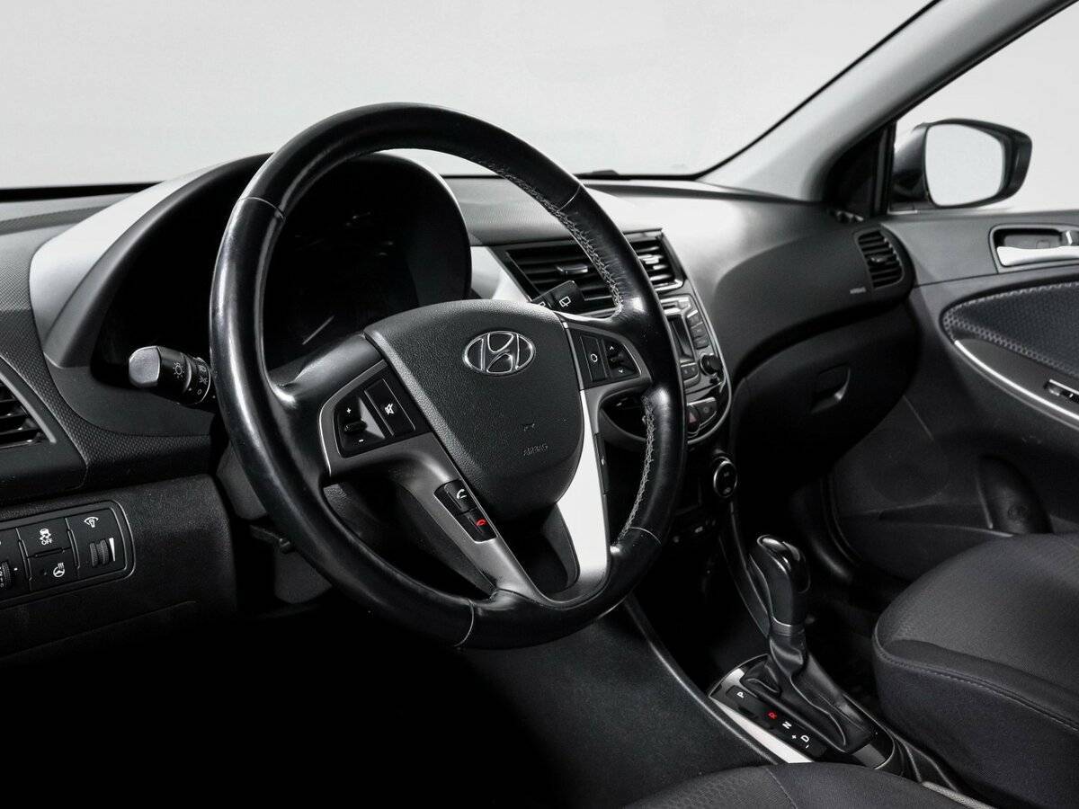 Hyundai Solaris с пробегом — 2015 год. Фото: #9