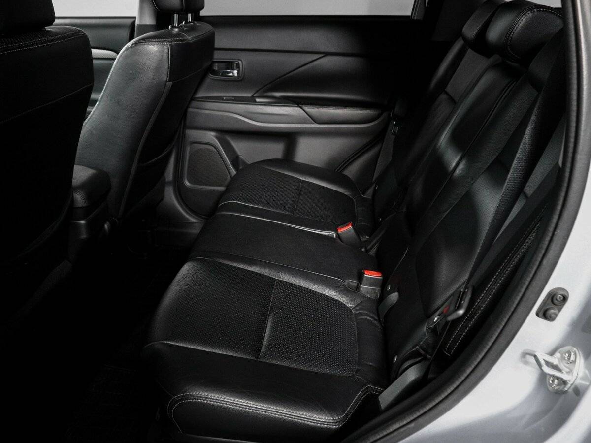 Mitsubishi Outlander с пробегом — 2012 год. Фото: #9