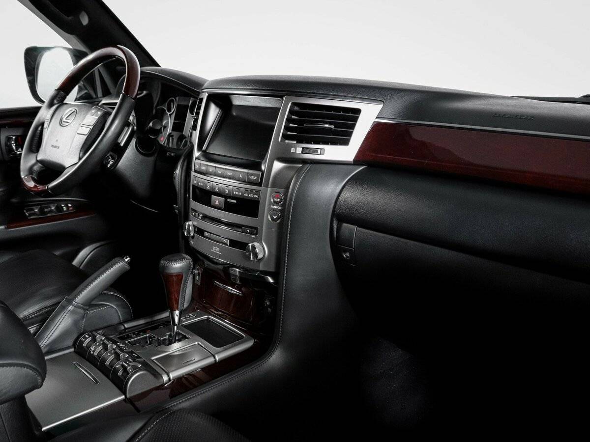 Lexus LX с пробегом — 2013 год. Фото: #8