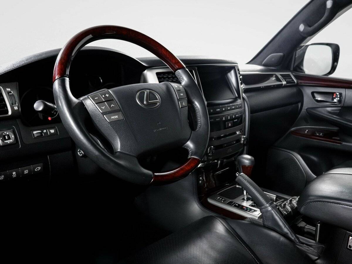 Lexus LX с пробегом — 2013 год. Фото: #13