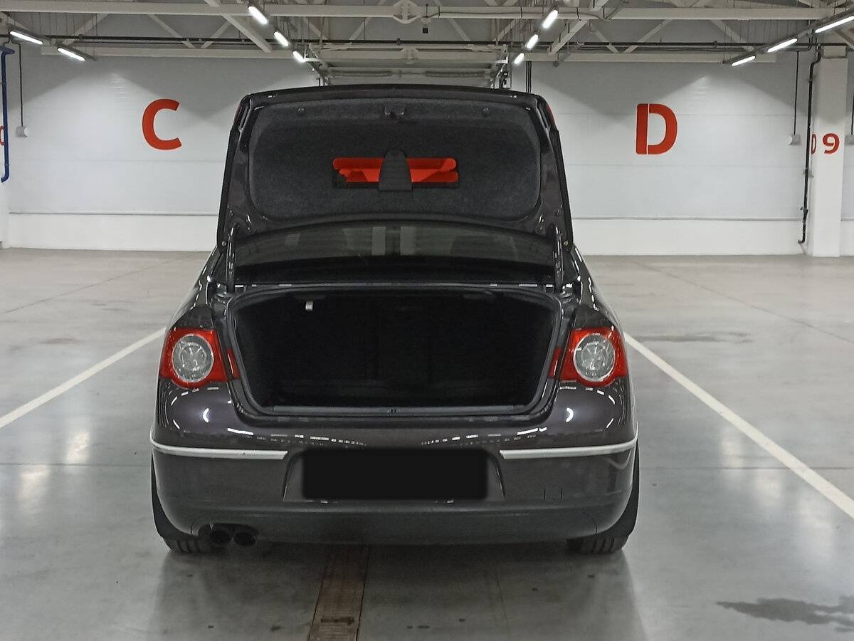 Volkswagen Passat с пробегом — 2010 год. Фото: #9