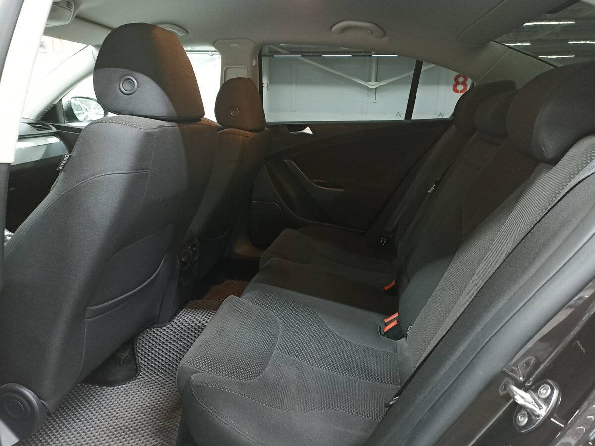 Volkswagen Passat с пробегом — 2010 год. Фото: #11