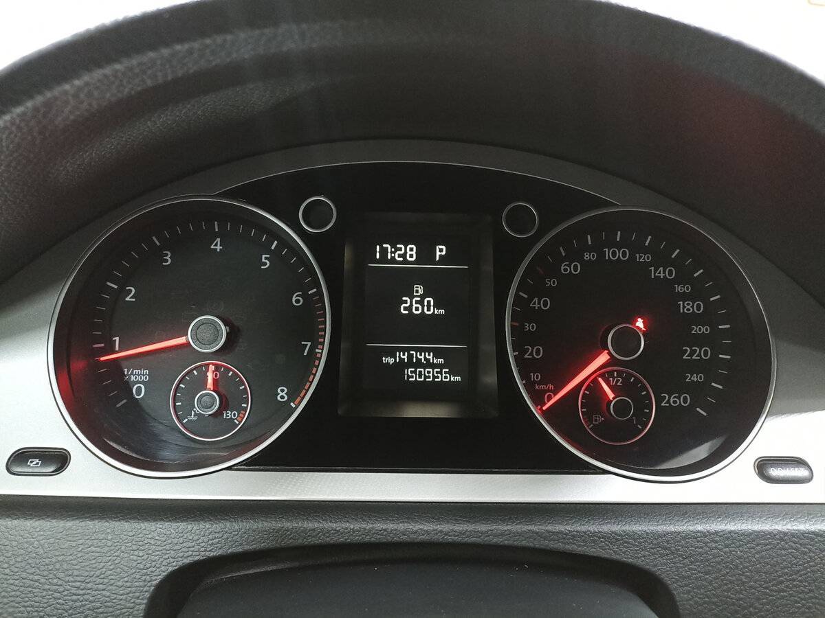 Volkswagen Passat с пробегом — 2010 год. Фото: #12