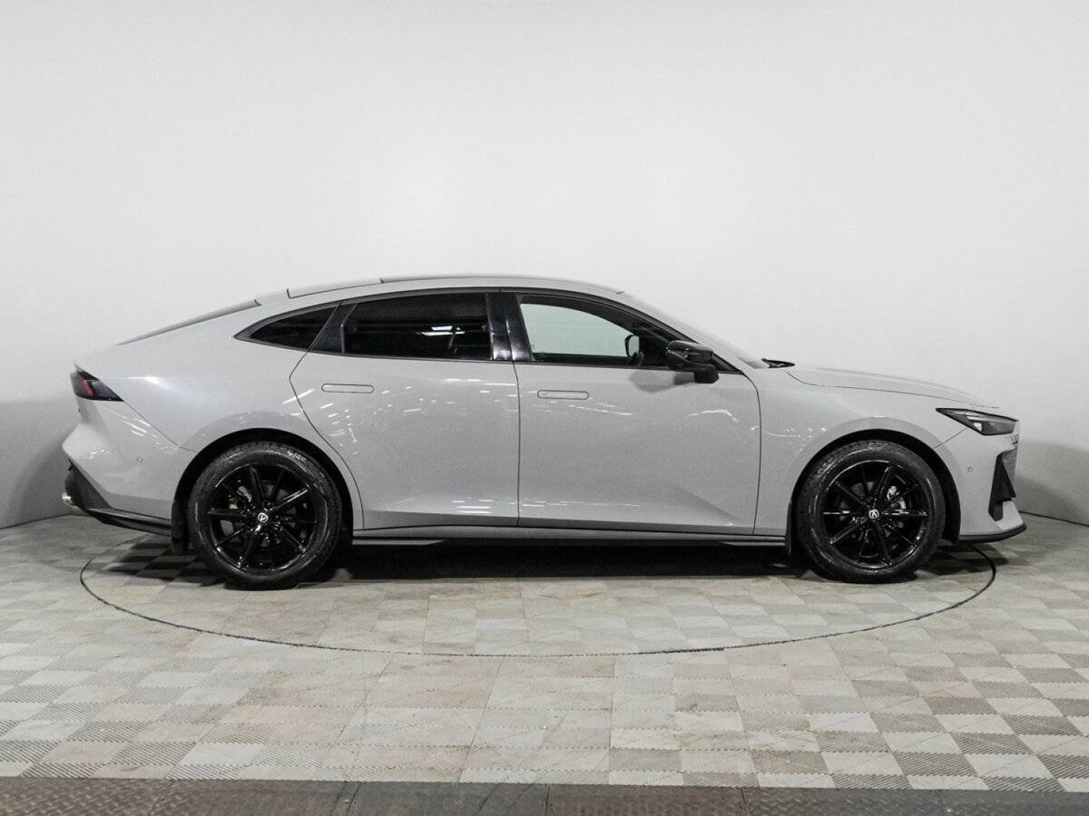 Changan UNI-V с пробегом — 2023 год. Фото: #3