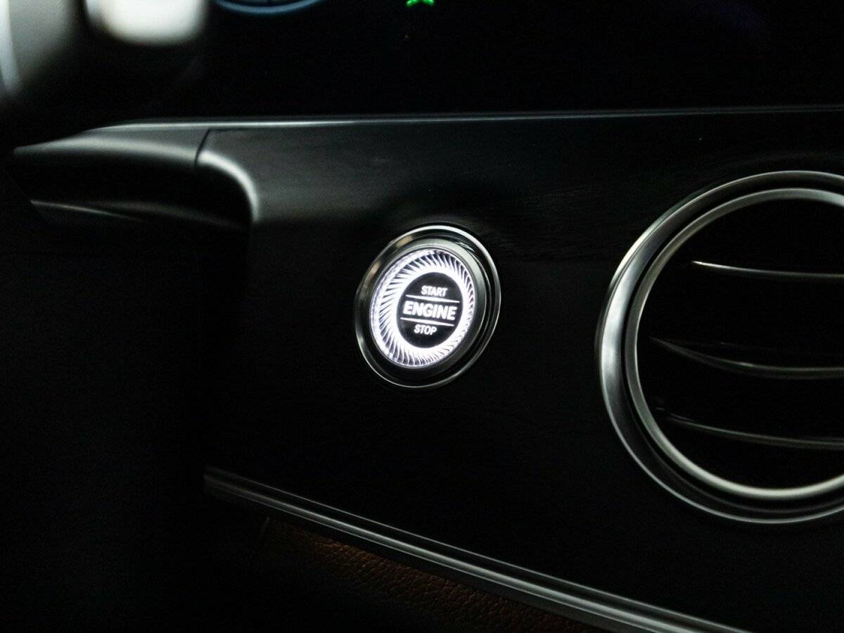 Mercedes-Benz E-Класс с пробегом — 2021 год. Фото: #19
