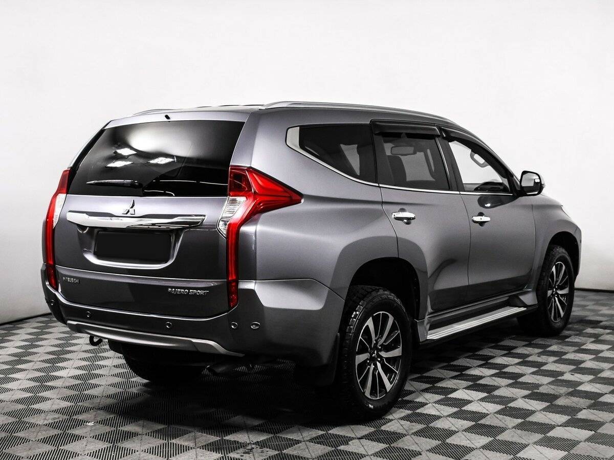 Mitsubishi Pajero Sport с пробегом — 2017 год. Фото: #4