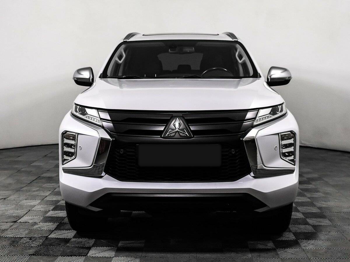 Mitsubishi Pajero Sport с пробегом — 2020 год. Фото: #1