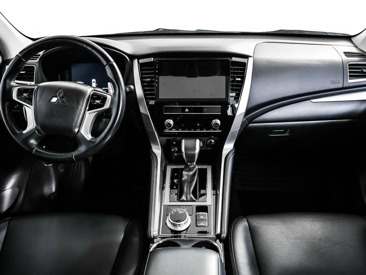 Mitsubishi Pajero Sport с пробегом — 2020 год. Фото: #10