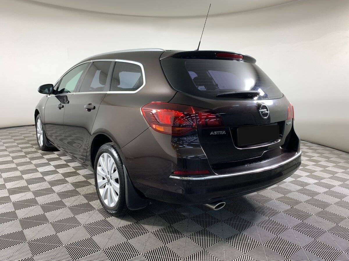 Opel Astra с пробегом — 2014 год. Фото: #6