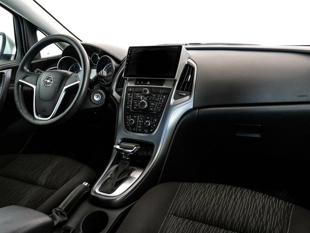 Opel Astra с пробегом — 2013 год. Фото: #8