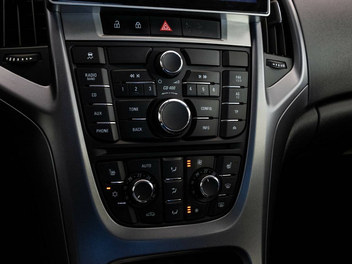 Opel Astra с пробегом — 2013 год. Фото: #12