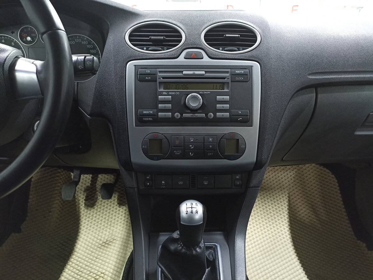 Ford Focus с пробегом — 2006 год. Фото: #14