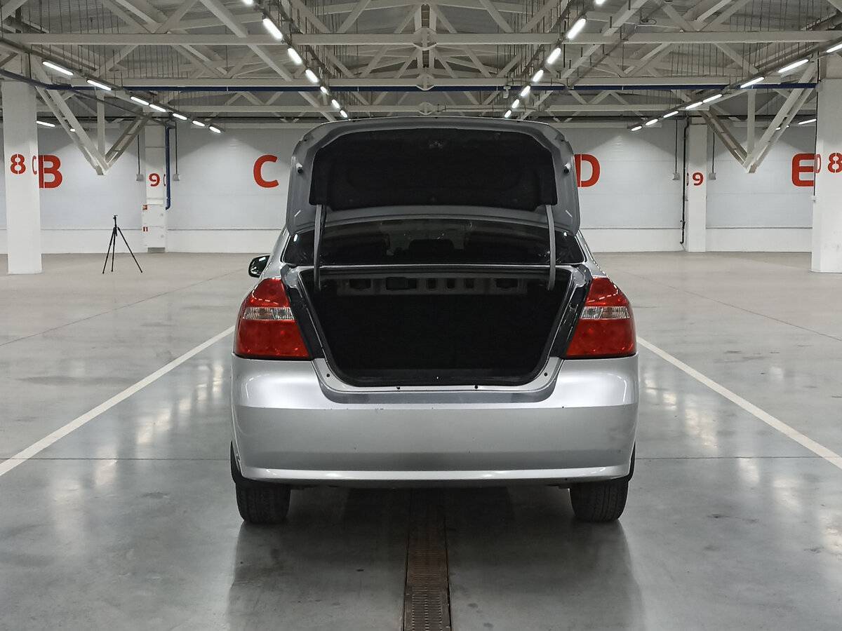 Chevrolet Aveo с пробегом — 2010 год. Фото: #9