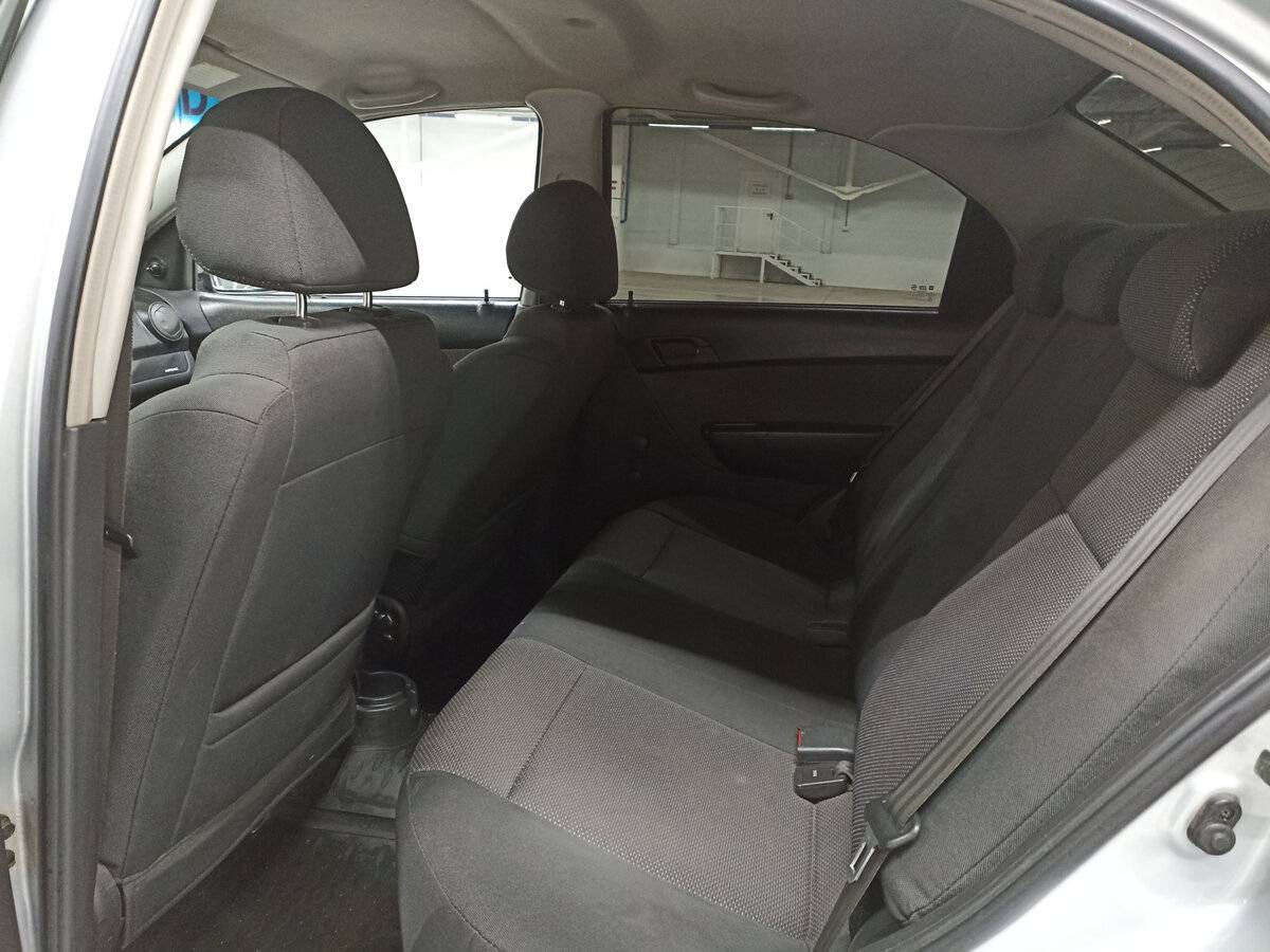 Chevrolet Aveo с пробегом — 2010 год. Фото: #11