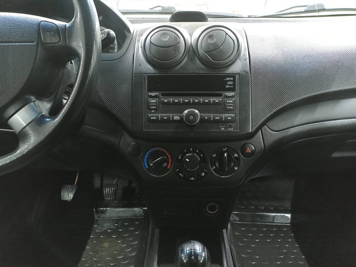 Chevrolet Aveo с пробегом — 2010 год. Фото: #14