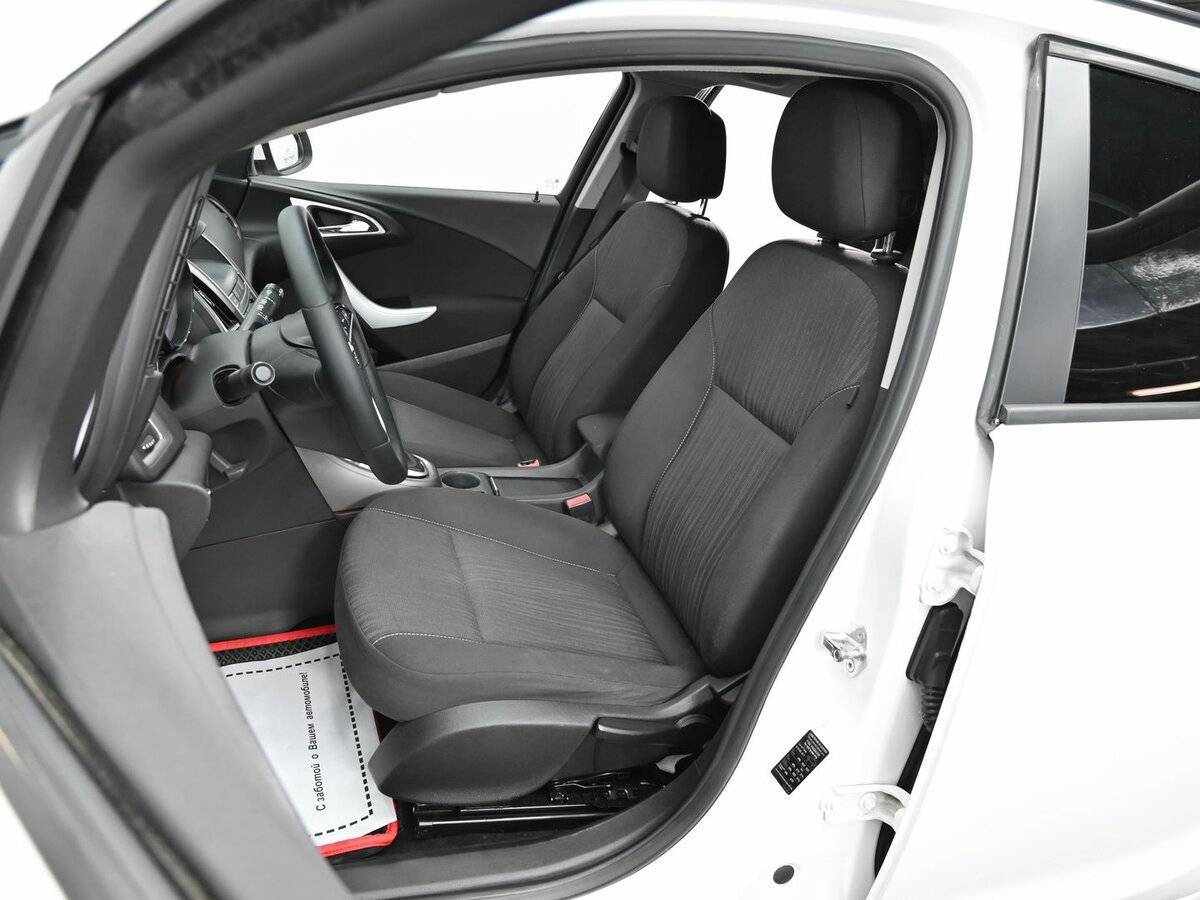 Opel Astra с пробегом — 2012 год. Фото: #5