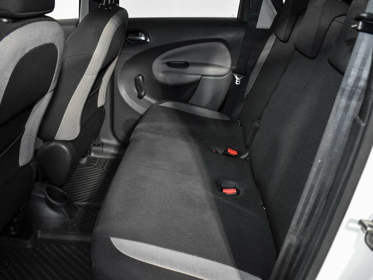 Citroen C3 Picasso с пробегом — 2013 год. Фото: #10