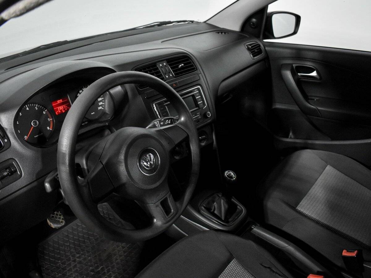 Volkswagen Polo с пробегом — 2010 год. Фото: #8