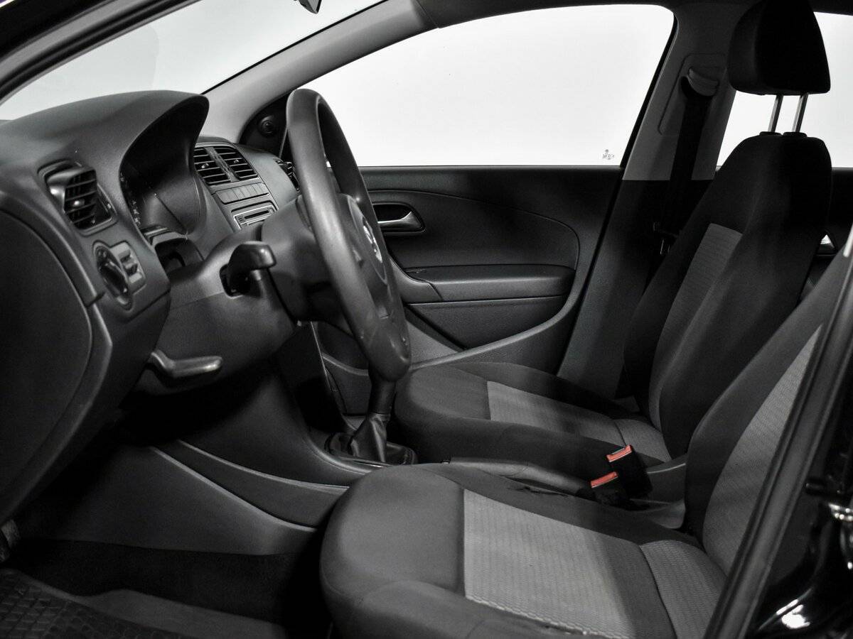 Volkswagen Polo с пробегом — 2010 год. Фото: #9