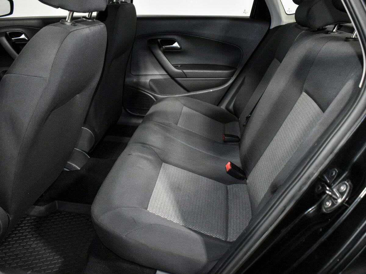 Volkswagen Polo с пробегом — 2010 год. Фото: #10