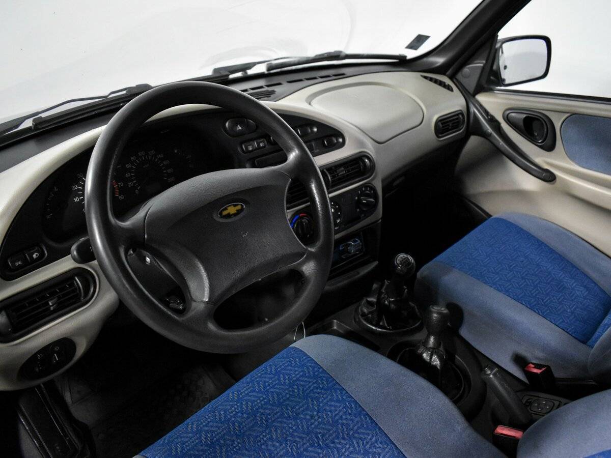 Chevrolet Niva с пробегом — 2005 год. Фото: #8