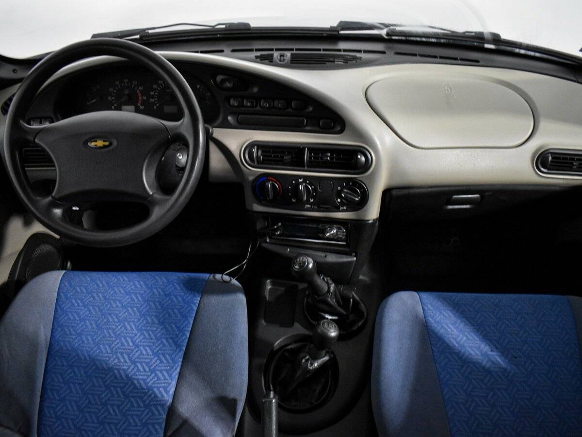 Chevrolet Niva с пробегом — 2005 год. Фото: #11