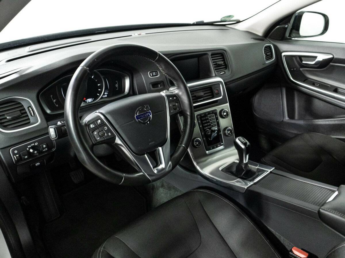 Volvo V60 Cross Country с пробегом — 2018 год. Фото: #10