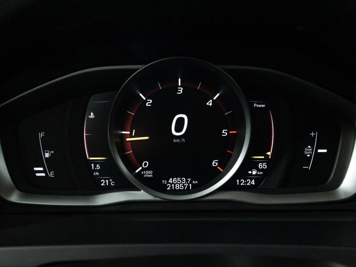 Volvo V60 Cross Country с пробегом — 2018 год. Фото: #11