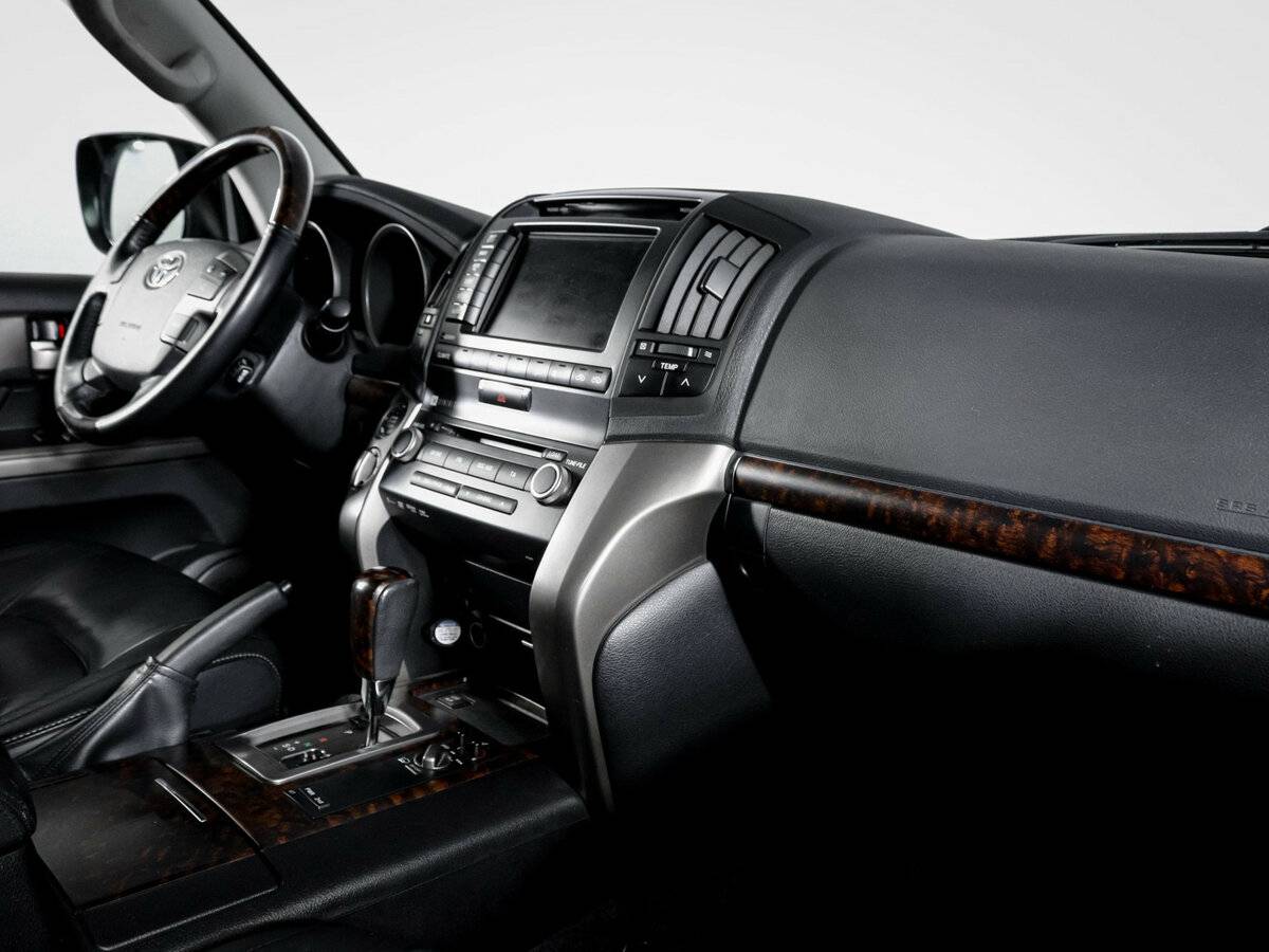 Toyota Land Cruiser с пробегом — 2011 год. Фото: #8